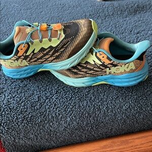 Hoka speedgoat5 - size 6md